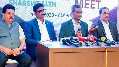 എട്ടുതറയില് ഗ്രൂപ്പ് മാനേജിംഗ് ഡയറക്ടര് അനു ചെറിയാന്, ചെയര്മാന്, ജിസ് പി കൊട്ടുകപ്പിള്ളില്, ഷെയര് വെല്ത്ത് ഗ്രൂപ്പ് എംഡി ടി. ബി. രാമകൃഷ്ണന്