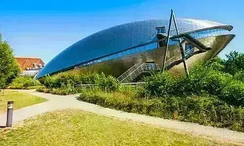 Image:@canva/representational