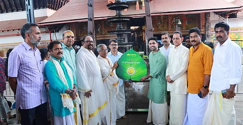 ഉണ്ണിക്കണ്ണന്റെ സ്വര്ണനാണയങ്ങള്; വ്യത്യസ്തമായ കൈനീട്ടം ഒരുക്കി മുത്തൂറ്റ് റോയല് ഗോള്ഡ്