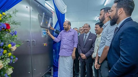 ലുലു ഗ്രൂപ്പിന്റെ സമുദ്രോത്പ്പന്ന കയറ്റുമതി കേന്ദ്രം മന്ത്രി പി.രാജീവ് ഉദ്ഘാടനം ചെയ്യുന്നു. ലുലു ഗ്രൂപ്പ് ചെയര്മാന് എം.എ.യൂസഫലി, മറൈന് പ്രൊഡ്കട്സ് എക്സ്പോര്ട്ട് ഡെവലപ്പ്മെന്റ് അതോറിറ്റി ചെയര്മാന് ദൊഡ്ഡ വെങ്കടസ്വാമി തുടങ്ങിയവര് സമീപം