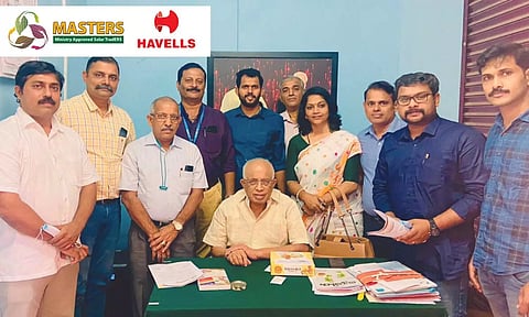 മാസ്റ്റേഴ്സ് ഭാരവാഹികൾ മന്ത്രി കെ. കൃഷ്ണൻകുട്ടിയോടൊപ്പം 