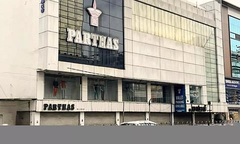 വായ്പാ കുടിശ്ശിക: കൊച്ചിയിലെ പ്രശസ്തമായ 'പാര്ത്ഥാസ്' ജപ്തിചെയ്തു