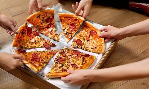 പീത്സ പ്രിയര്ക്ക് ആഘോഷിക്കാം; വില പാതിയോളം വെട്ടിക്കുറച്ച് പ്രമുഖ ബ്രാന്ഡുകള്