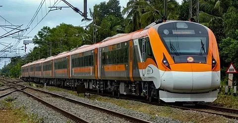 കേരളത്തിന് ഇനിയും കിട്ടും വന്ദേഭാരത് ട്രെയിനുകള്; ഈ വര്ഷം രാജ്യത്ത് എത്തുക 60 എണ്ണം