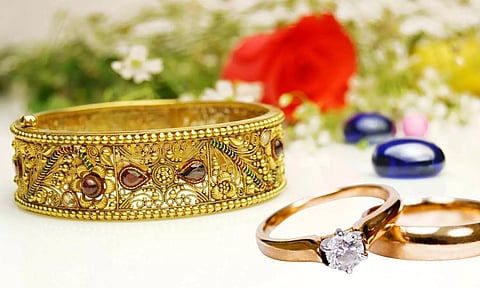 മൂന്നാംനാളിലും സ്വര്ണവില വീണു; വെള്ളി വില നിശ്ചലം