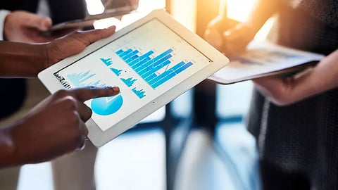 അടിപതറി പൊതുമേഖല ഓഹരികള്; വില്പ്പന സമ്മര്ദ്ദം ഒഴിയുന്നില്ല, വാങ്ങാന് സമയമായോ?