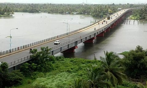 Kundannoor-Thevara bridge