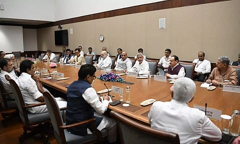 ബംഗ്ലാദേശ് സാഹചര്യങ്ങള് വിശദീകരിക്കാന് ചൊവ്വാഴ്ച സര്ക്കാര് ഡല്ഹിയില് വിളിച്ച സര്വകക്ഷി യോഗത്തില് നിന്ന്