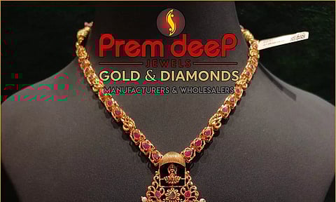 a gold diamond chain with letters saying premdeep gold and dimonds