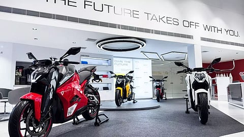 നിക്ഷേപകരില് ദുല്ഖറും, കൊച്ചിയില് യു.വി സ്പേസ് സ്റ്റേഷന് തുറന്ന് അള്ട്രാവയലറ്റ്