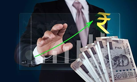 അടിച്ചു കയറി ആഭ്യന്തര നിക്ഷേപകര്, ₹4 ലക്ഷം കോടിയെന്ന മാന്ത്രിക സംഖ്യയും കടന്ന് നിക്ഷേപം