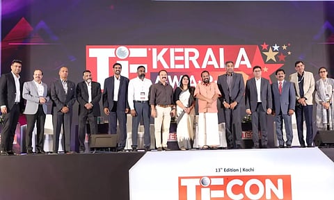 ടൈ കേരള അവാര്ഡ് ജേതാക്കളോടൊപ്പം റവന്യൂ മന്ത്രി കെ.രാജന്. ടൈ കേരള പ്രസിഡന്റ് ജേക്കബ് ജോയ്, ടൈകോണ് കേരള ചെയര് വിവേക് കൃഷ്ണ ഗോവിന്ദ്, വിനയ് കൈനഡി, ദാമോദര് അവനൂര്; ഡോ.ജീമോന് കോര, ടൈ കേരള അസോസിയേറ്റ് ഡയറക്ടര് ദിവ്യ തലക്കലാട്ട് എന്നിവര് സമീപം.