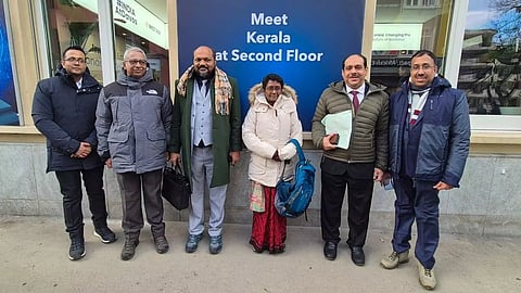 വ്യവസായ മന്ത്രി പി. രാജീവ്, ചീഫ് സെക്രട്ടറി ശാരദ മുരളീധരന്, ധനകാര്യ വകുപ്പ് അഡീഷണല് ചീഫ് സെക്രട്ടറി ഡോ.എ ജയതിലക്, വ്യവസായ വകുപ്പ് പ്രിന്സിപ്പല് സെക്രട്ടറി എപിഎം മുഹമ്മദ് ഹനീഷ്, കെഎസ്ഐഡിസി എംഡി എസ്. ഹരികിഷോര്, എക്സിക്യുട്ടീവ് ഡയറക്ടര് ഹരികൃഷ്ണന് ആര് എന്നിവരടങ്ങിയ കേരള പ്രതിനിധി സംഘം വേള്ഡ് ഇക്കണോമിക് ഫോറത്തില്