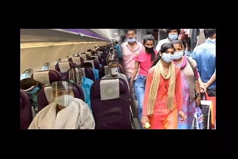 കോവിഡ് 19 വ്യാപനം: പലചരക്കു കടയും ഹോട്ടലും സന്ദര്ശിക്കുന്നത് വിമാനയാത്രയേക്കാള് അപകടകരമെന്ന് പഠനം