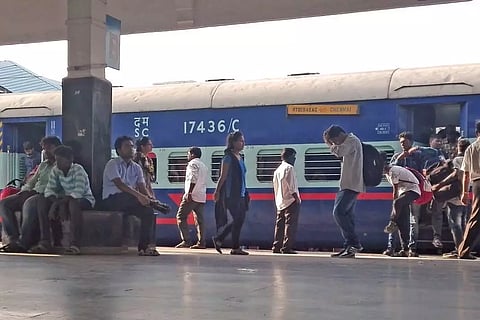 സ്വകാര്യ ട്രെയിന് ഓടിത്തുടങ്ങി; വൈകുന്ന ഓരോ മണിക്കൂറിനും 100 രൂപ വീതം നഷ്ടപരിഹാരം