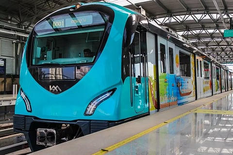 മെട്രോ കാര്ഡുകള്ക്ക് ഇളവുകളും ആനുകൂല്യങ്ങളുമായി ആക്സിസ് ബാങ്ക്