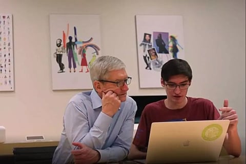 കോഡിങ് വിദഗ്ധനാവാൻ ഡിഗ്രി വേണമെന്നില്ല: ആപ്പിൾ സിഇഒ ടിം കുക്ക്