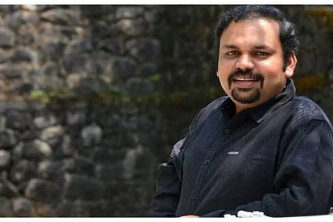 "നിങ്ങള് നിലനില്ക്കണം എന്ന് നിങ്ങളുടെ ഉപഭോക്താവ് പ്രാര്ത്ഥിക്കണം"സന്തോഷ് ജോര്ജ് കുളങ്ങര എഴുതുന്നു