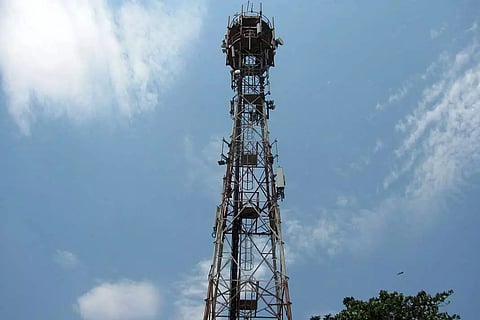 4 ജി സ്പെക്ട്രം ലേലം; ആദ്യദിനം നേടിയത് 77000 കോടി രൂപ