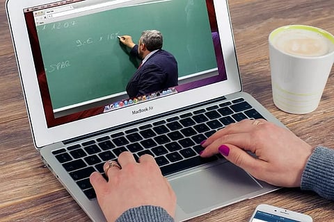 അധ്യാപനത്തില് അഭിരുചിയുള്ളവര്ക്ക് ഓണ്ലൈന് ട്യൂട്ടറാകാം