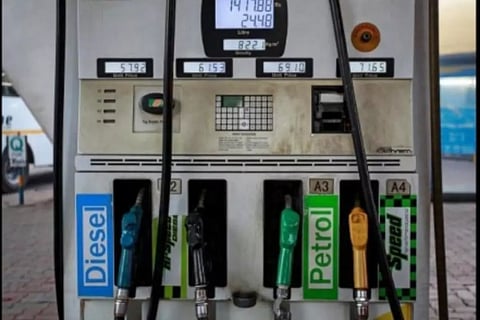 ഡിമാന്ഡ് വര്ധിച്ചു; രാജ്യത്ത് പെട്രോള്, ഡീസല് വില്പ്പന ഉയര്ന്നു