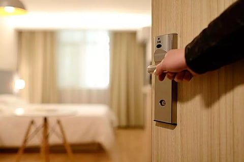 കോവിഡ് വ്യാപനം കൂടുന്നു; കോഴിക്കോട്, മലപ്പുറം ജില്ലകളിലെ ഹോട്ടലുകള് ഉടന് തുറക്കില്ലെന്ന് ഉടമകള്