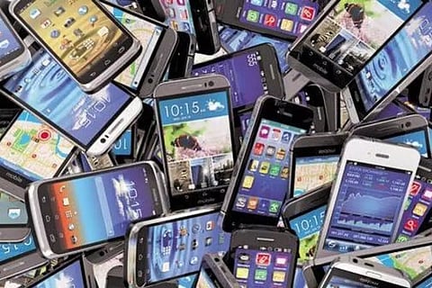 സാമ്പത്തിക പ്രതിസന്ധി: സ്മാര്ട്ട്ഫോണ് വില്പ്പന 15 ശതമാനം ഇടിഞ്ഞേക്കും