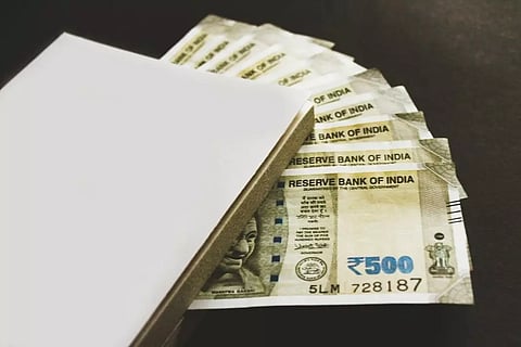 ലോക്ഡൗണില് പൂര്ണ്ണവേതനം നിര്ബന്ധിതമാക്കിയ ഉത്തരവ് പിന്വലിച്ച് കേന്ദ്ര സര്ക്കാര്