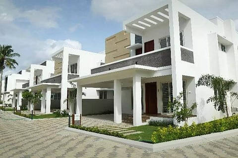 റെസിഡന്ഷ്യല് സ്ഥലവില 2-9 ശതമാനം കുറഞ്ഞു, പകുതിപ്പേരും സ്ഥലം വാങ്ങല് മാറ്റിവെക്കുന്നു