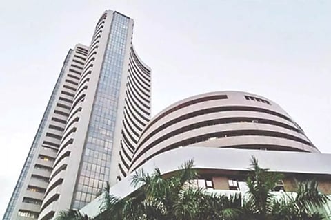 പുതിയ വ്യാപാര ആഴ്ച: സെന്സെക്സില് 450 പോയ്ന്റ് നേട്ടത്തോടെ തുടക്കം