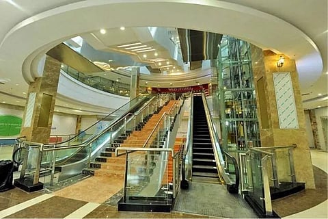 ഷോപ്പിംഗ് മാളുകളുടെ വരുമാനം പകുതിയായി കുറഞ്ഞു