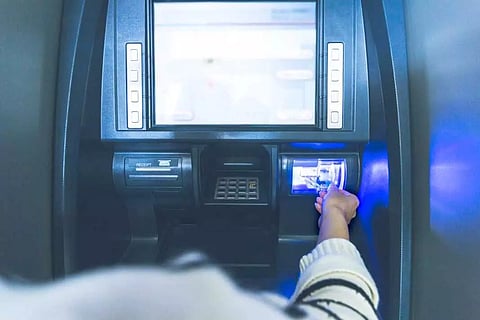 ജനങ്ങള് കഴിഞ്ഞ രണ്ടാഴ്ചയ്ക്കിടെ പിന്വലിച്ചത് 53,000 കോടി രൂപ; ആര്.ബി. ഐ