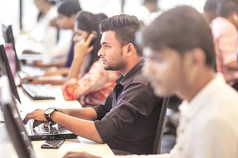 സേവന ബിസിനസ് മേഖല വളര്ച്ചയിലെന്ന് റിപ്പോര്ട്ട്