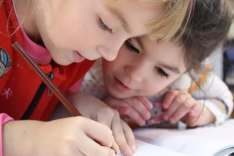 കുട്ടികളില് സമ്പാദ്യശീലം വളര്ത്താം; മാതാപിതാക്കള് ശ്രദ്ധിക്കേണ്ട കാര്യങ്ങള്