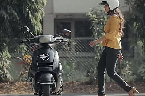 തനിയെ ബാലന്സ് ചെയ്യുന്ന ഇലക്ട്രിക് സ്കൂട്ടറുമായി ഐഐറ്റിയിലെ മിടുക്കര്