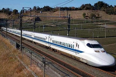 മുംബൈ-അഹമ്മദാബാദ് ബുള്ളറ്റ് ട്രെയിന് 2023 ഡിസംബറില്; യാത്രക്കൂലി 3000 രൂപ