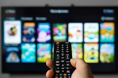 സ്മാര്ട്ട് ടി.വി ഓണ്ലൈന് വില്പ്പനയ്ക്ക് വണ്പ്ലസും മോട്ടറോളയും ; വില താഴും