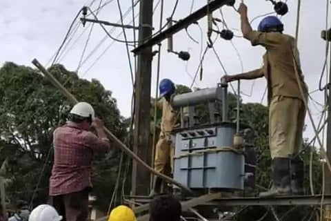 പ്രളയം കഴിഞ്ഞ് വൈദ്യുതി ബന്ധം പുന:സ്ഥാപിക്കല്; ദുരന്തനിവാരണ വിഭാഗത്തിന്റെ നിര്ദേശങ്ങള് കാണാം