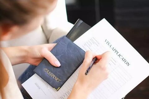 യുഎഇ യില് 4000 ദിര്ഹം പ്രതിമാസ വരുമാനമുള്ള എല്ലാ വിദേശികള്ക്കും ഫാമിലി വിസ