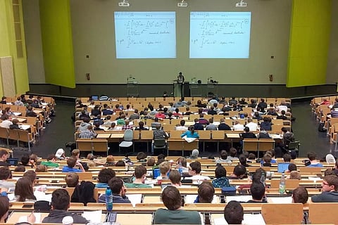 സംരംഭകനാകണോ? കോളെജില് പോകുകതന്നെ വേണം