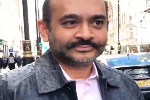 പ്ലാസ്റ്റിക് സർജറി മുതൽ പെസഫിക് ദ്വീപിലെ പൗരത്വം വരെ; രക്ഷപ്പെടാൻ പല വഴികൾ തേടി