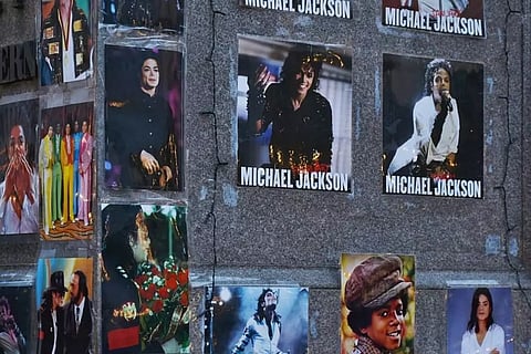 മൈക്കൽ ജാക്സൻ സംഗീതം വേണ്ടെന്ന് റേഡിയോ സ്റ്റേഷനുകൾ, ലോകമെമ്പാടും വിലക്ക്