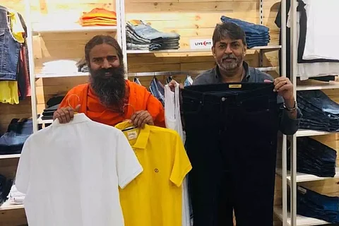 പതഞ്ജലി വസ്ത്രവ്യാപാര മേഖലയിലേക്ക്, 100 സ്റ്റോറുകള് തുറക്കും