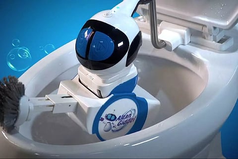 ടോയ്ലെറ്റ് വൃത്തിയാക്കാൻ ഇതാ ഒരു റോബോട്ട്
