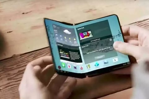 ടെക് തലകീഴ്മേല് മറിക്കാന് ഫ്ളെക്സിബിള് സ്ക്രീനുകള്