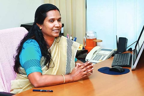 കൊച്ചിൻ പോര്ട്ട് ട്രസ്റ്റിന്റെ ആദ്യ വനിത സാരഥിയായി ഡോ. എം ബീന