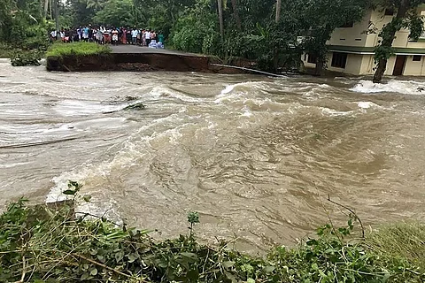 പ്രകൃതി ദുരന്തങ്ങളിലെ ആശങ്ക, പ്രവാസികള് ബന്ധുക്കളെ ഗള്ഫിലേക്ക് കൊണ്ടു പോകുന്നു