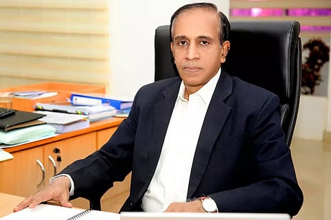 Confident Shipyard, Cool Captain