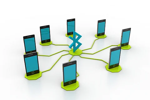 How do Bluetooth headphones connect without wires?