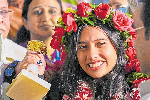 Divya Deshmukh upon her arrival at the Nagpur airport after winning the Women’s World Cup.